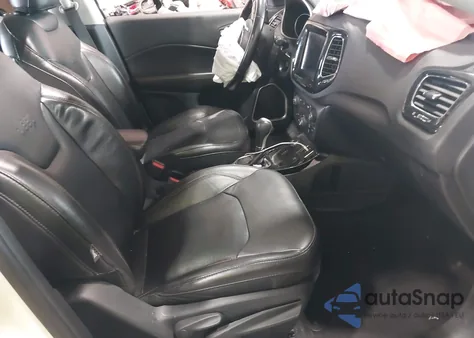 2019 Jeep Compass Limited 4X4 из США, поврежденный, VIN 3C4NJDCB5KT598874